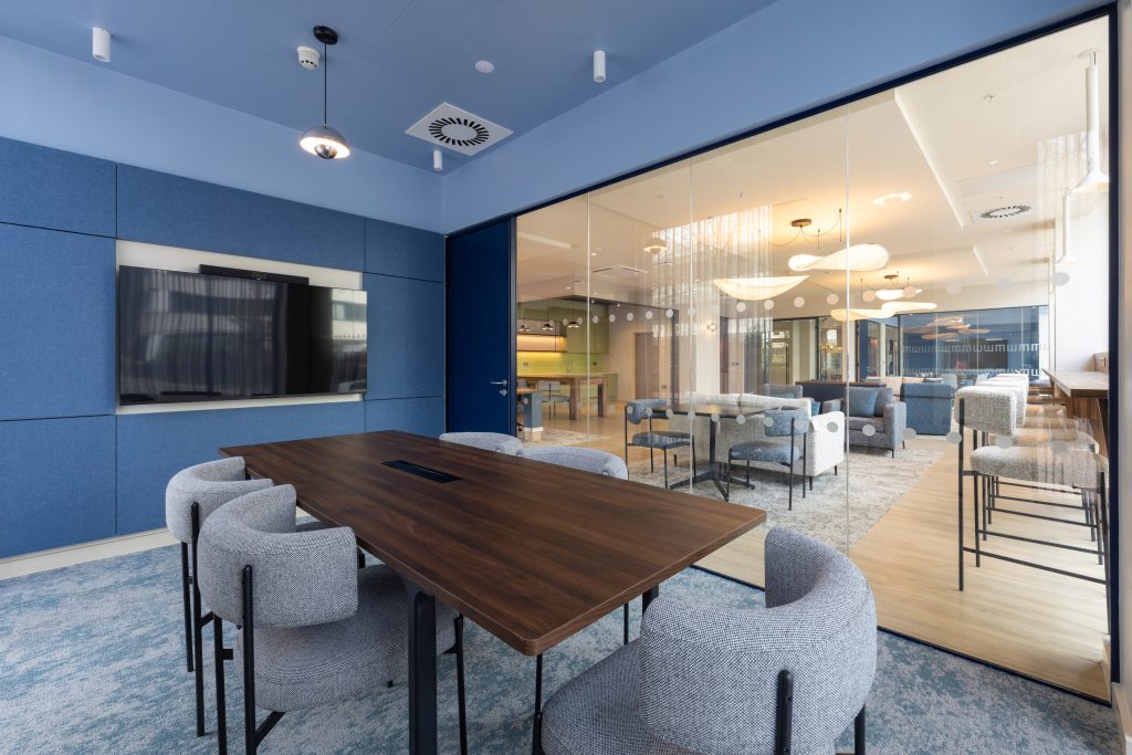 Podium-Lumina-Village-Trafford-Domis-Construction