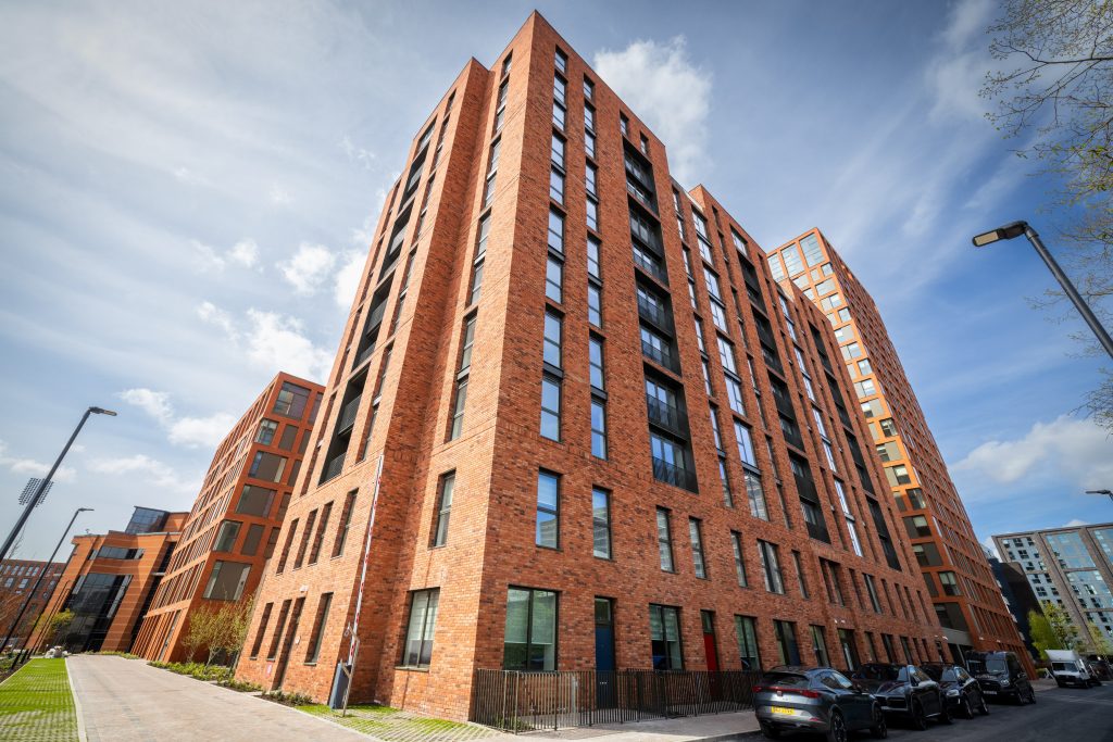 Podium-Lumina-Village-Trafford-Domis-Construction